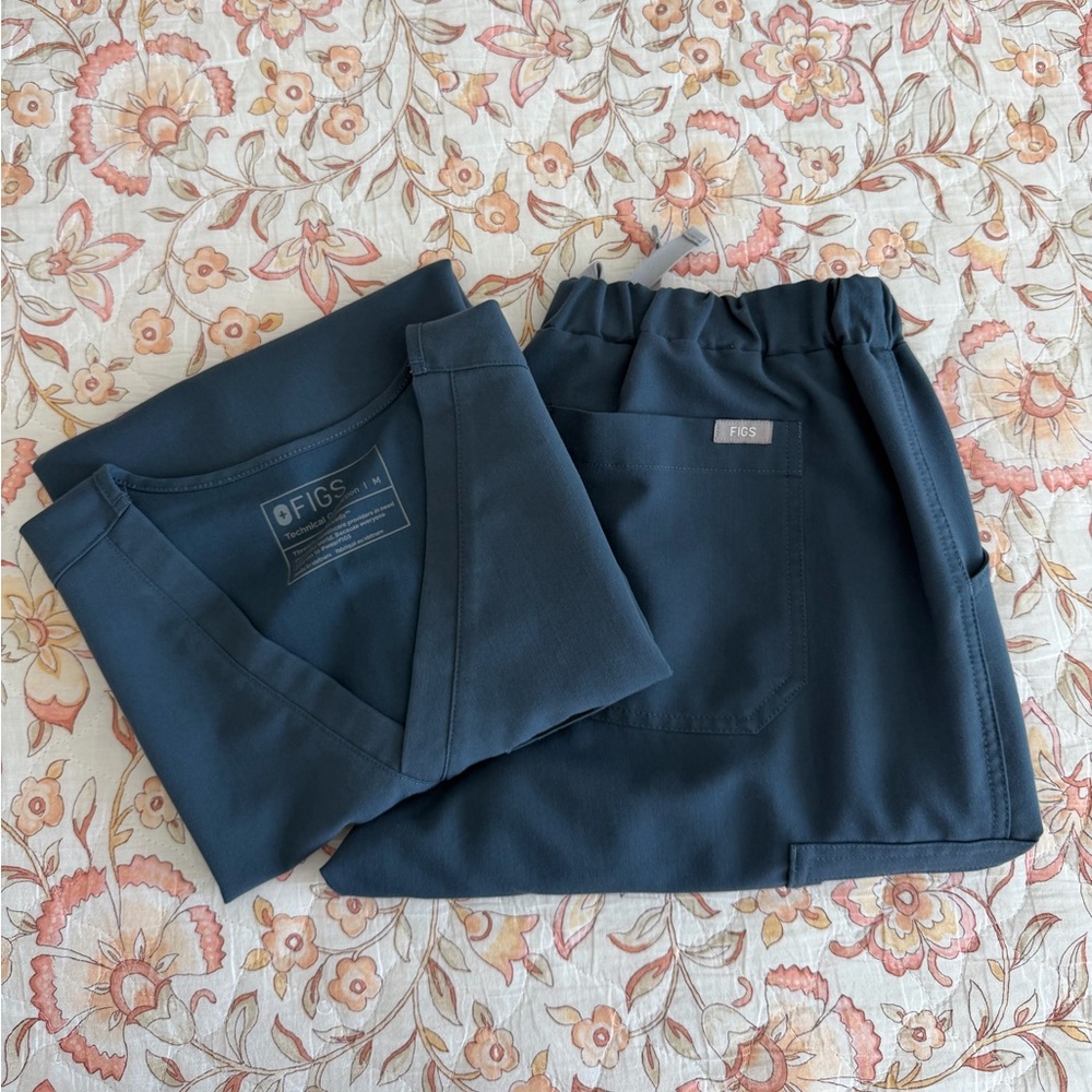 Figs Dark Harbor scrub set.